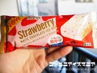 明治 ストロベリーホワイトチョコレートアイスバー