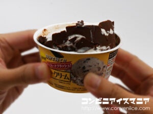赤城乳業 セルフチョコレートクラッシュ！クッキークリーム