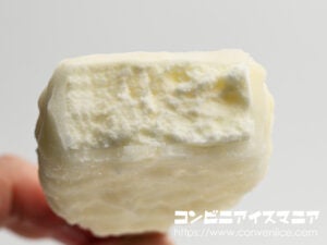 明治ブルガリア 果肉をまとったフローズンヨーグルトデザート 白桃