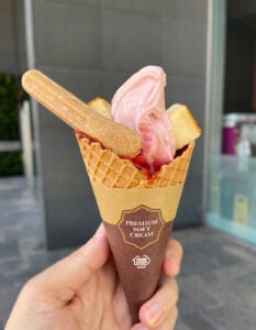 ミニストップ「プレミアム とちあいか® ソフト -チーズケーキのせ-」