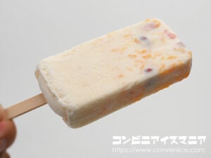 セブンプレミアム 4種のフルーツ大好きな白くまバー