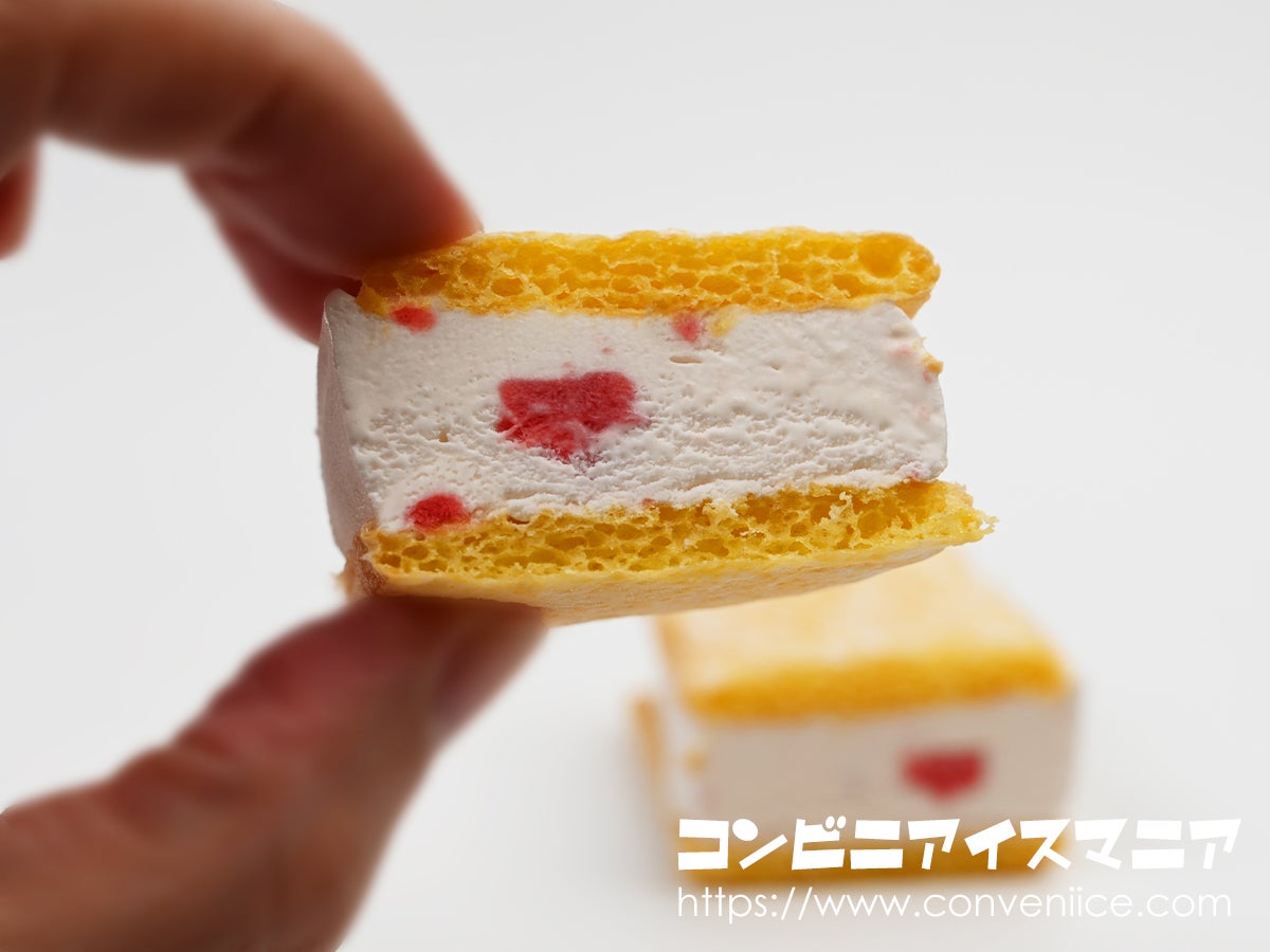 セブンプレミアム いちごのふわふわショートケーキサンド