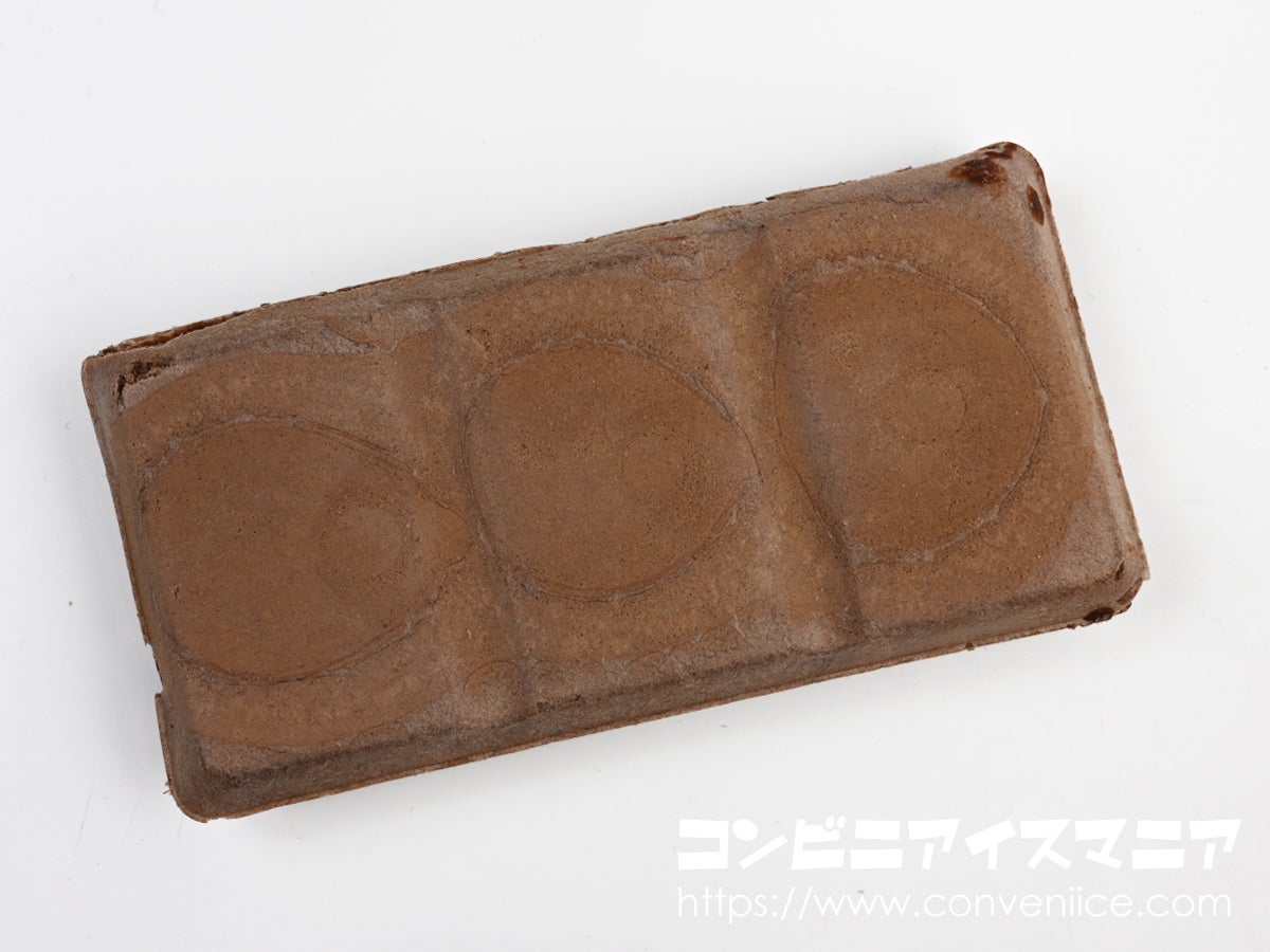 セブンプレミアム ストロベリーソース入り チョコレートモナカ