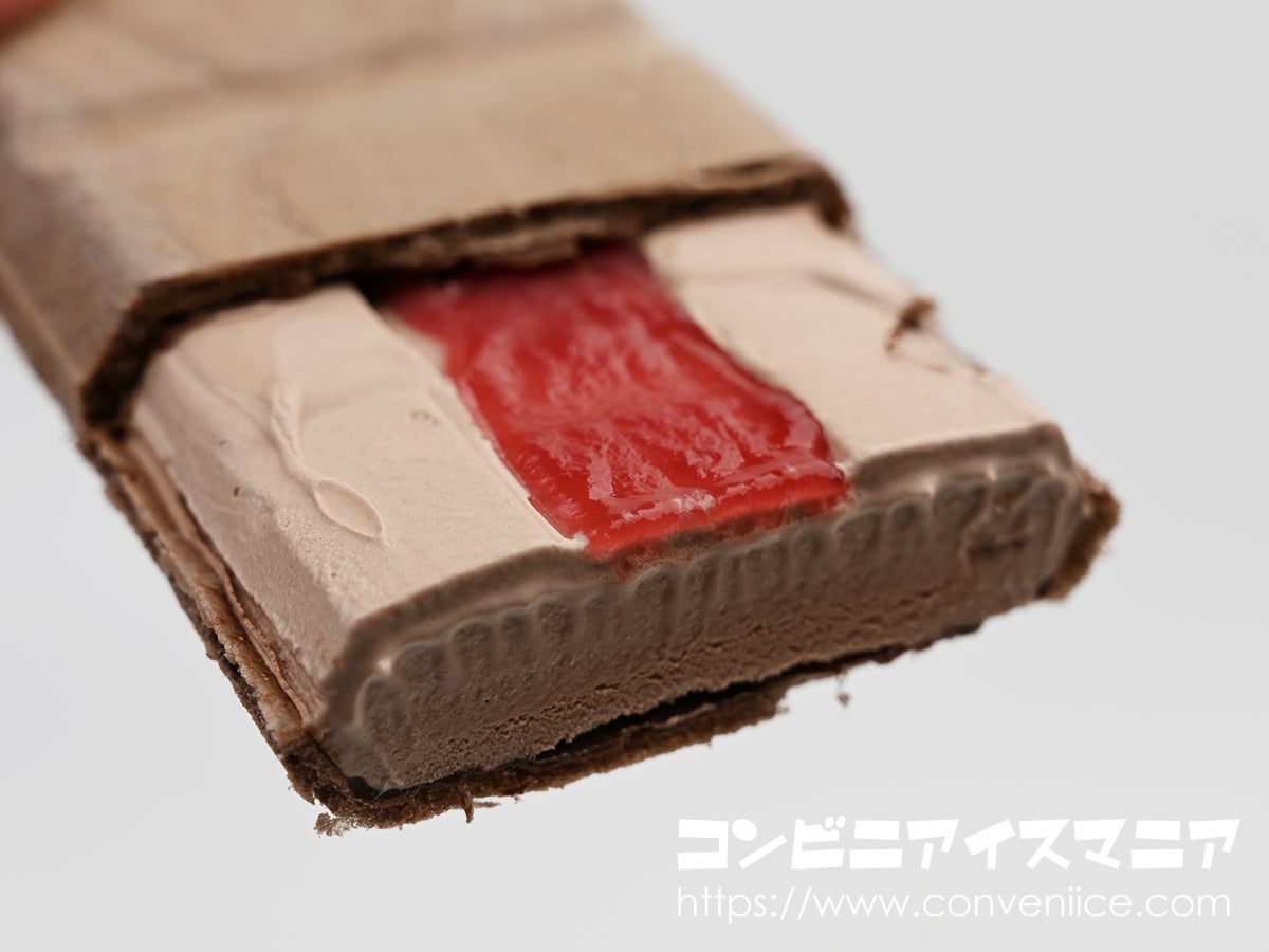 セブンプレミアム ストロベリーソース入り チョコレートモナカ