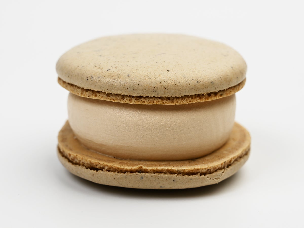 セブンプレミアム マカロンアイス ほうじ茶ラテ