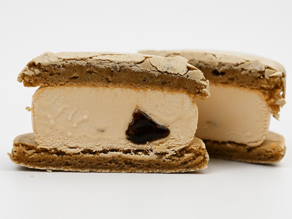 セブンプレミアム マカロンアイス ほうじ茶ラテ