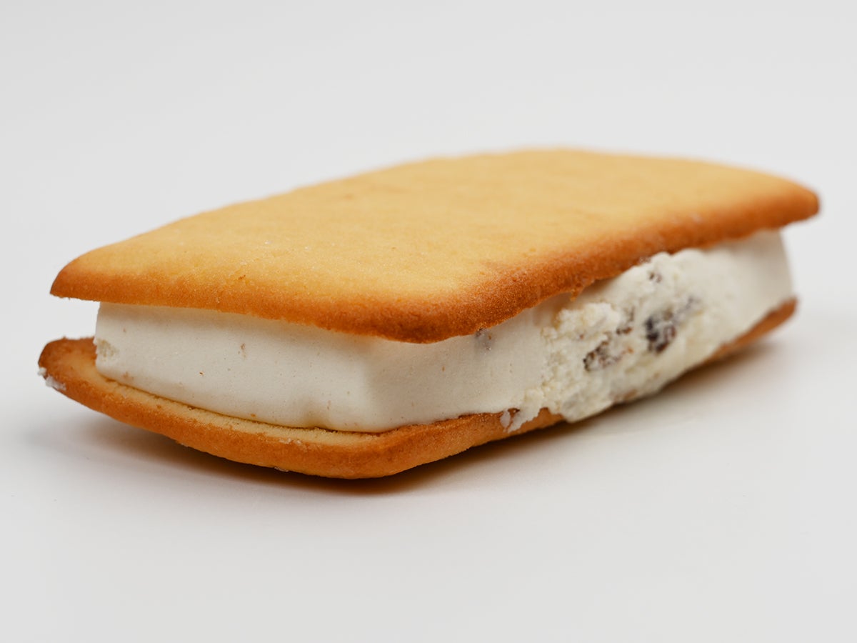 森永製菓 ラムレーズンサンドアイス