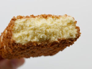 竹下製菓 ブラックモンブラン パイシュークリーム味
