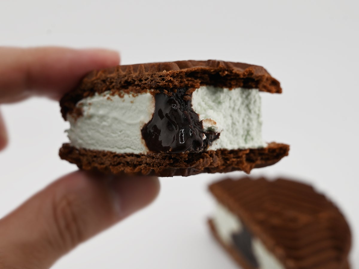 フタバ食品 チョコミントクッキーサンド